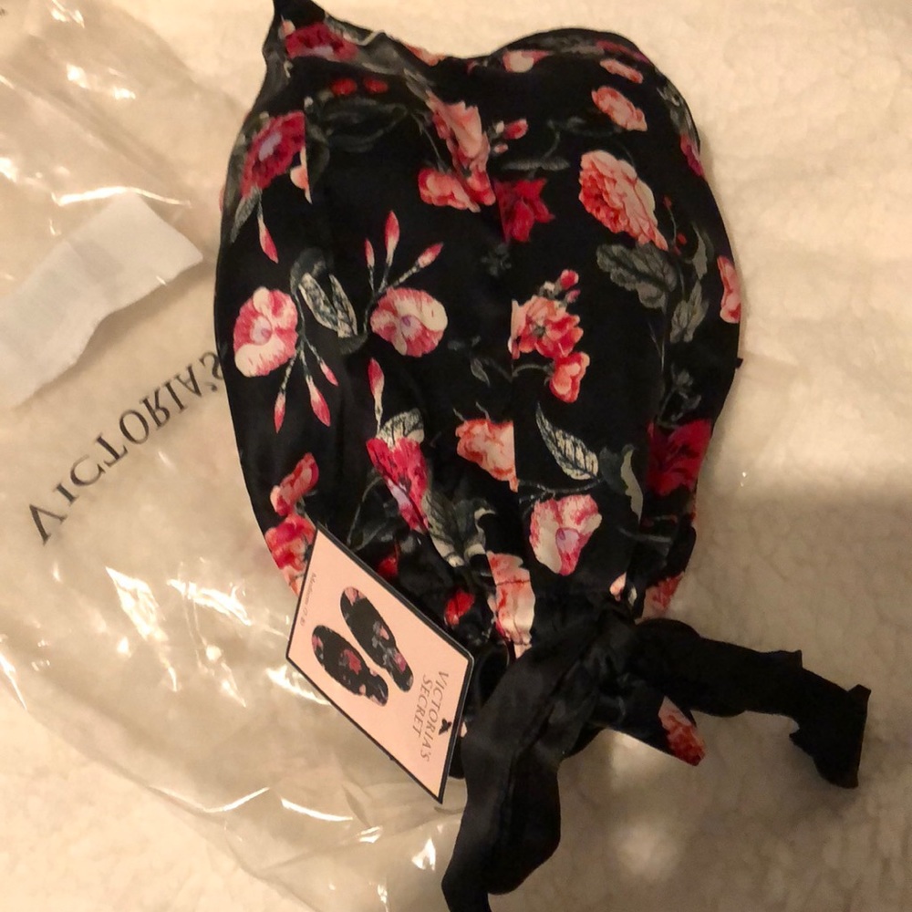 COPY - NWT Victoria Secret Flowered slippers - Picture 5 of 8